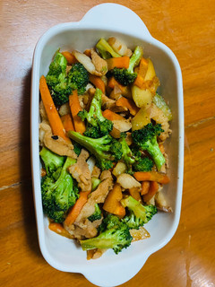 A picture of Broccoli and carrots in oyster sauce.