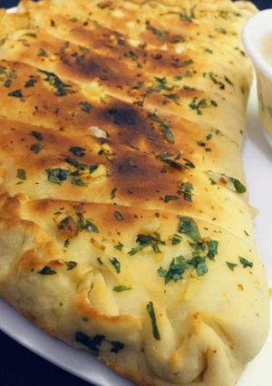 A picture of Cheesy garlic bread.