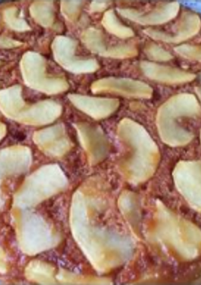 Una foto de Torta invertida de manzana 🍎