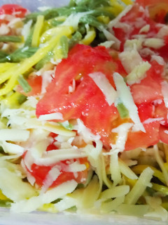 Una foto de Tallarines con tomate y muzarella