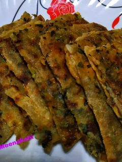 पालक आलू पराठा (Palak aloo paratha recipe in Hindi) रेसिपी मुख्य फोटो