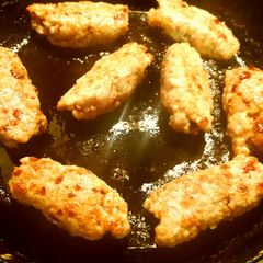 A picture of Homemade Chelow kebab🍗🍡.