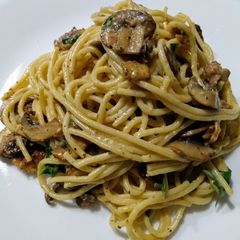 A picture of Mushroom carbonara.