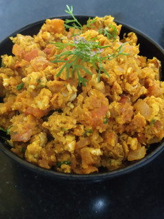 अंडा भुर्जी (anda bhurji recipe in marathi) रेसिपी चे मुख्य फोटो