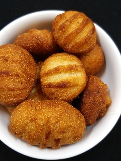 ரவை பிஸ்கட் (Ravai Biscuit Recipe in Tamil) செய்முறை முக்கிய புகைப்படம்