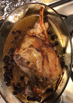 Une photo de Gigot d'agneau rôti à l érable et cranberries