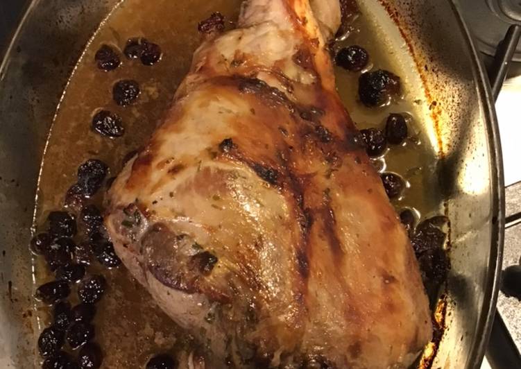 Voici la recette Gigot d agneau rôti à l érable et cranberries Délicieux garanti