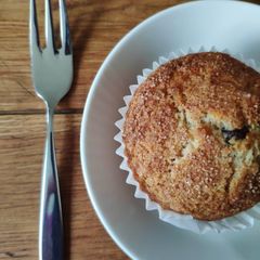Wholemeal Vanilla Chocolate Chip Muffin with Cinnamon crumble A picture of Wholemeal Vanilla Chocolate Chip Muffin with Cinnamon crumble.