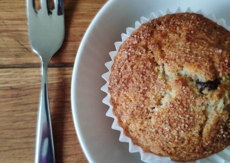 Wholemeal Vanilla Chocolate Chip Muffin with Cinnamon crumble