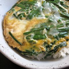 Garlic Chives & Egg Rice Bowl A picture of Garlic Chives & Egg Rice Bowl.