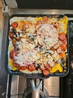 Una foto de ,Desayuno con huevos (ايرانی) salchichas al estilo Persa
