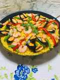 Paella sencilla de choros y gambas al vino blanco!