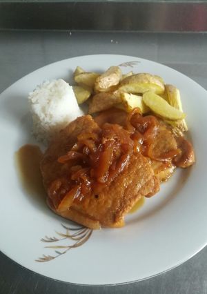 Una foto de Lomo de cerdo en salsa de panela y cebolla