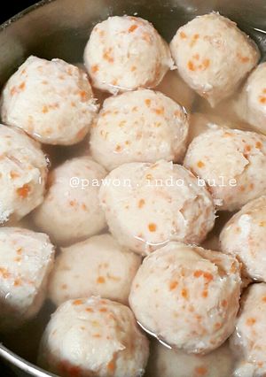 A picture of Indonesian Chicken Meatball with hidden carrot.