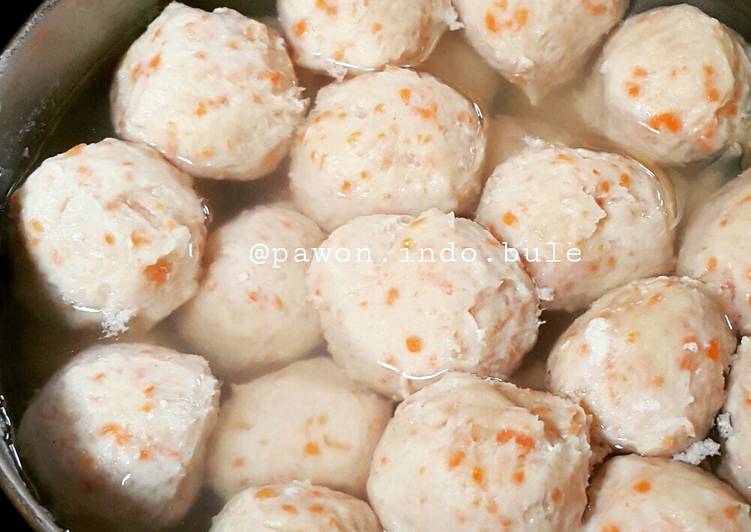 Steps to Prepare Favorite Indonesian Chicken Meatball with hidden carrot