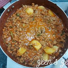 A picture of Aloo Kheema Masala.