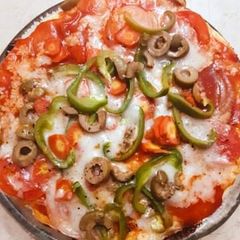 A picture of Veg pan pizza.