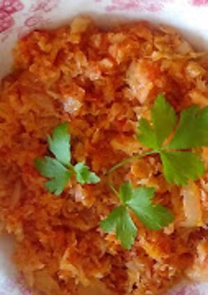 Una foto de Col (repollo) con tomate