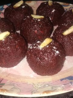 બીટ-ખજૂર ના લાડુ(Beetroot dates laddu recipe in Gujarati) રેસીપી મુખ્ય ફોટો