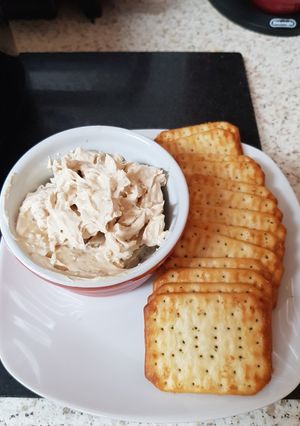 A picture of My Soft Cheese and carelamised onion Dip. 😗.