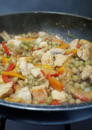 Una foto de Pollo al wok con vegetales