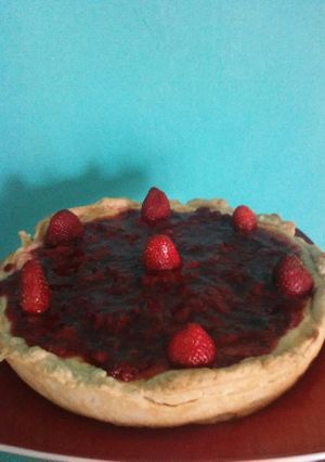 Una foto de Pan de elote con mermelada de fresa