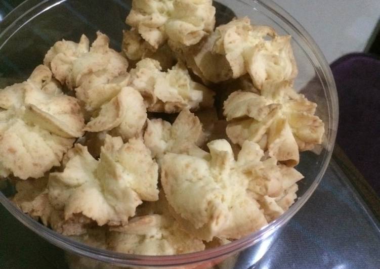 Kue sagu keju
