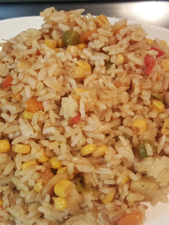 Una foto de Arroz con vegetales fácil