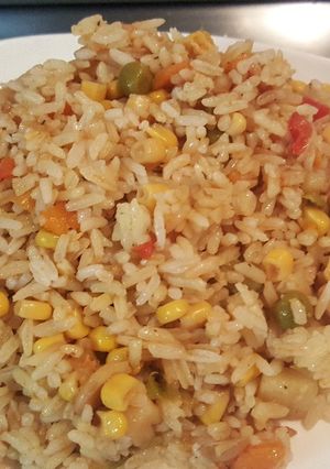 Una foto de Arroz con vegetales fácil