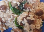 Una foto de risotto con champiñón y bacon