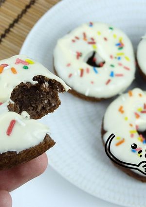 Una foto de Rosquillas de oreo cubiertas de chocolate blanco