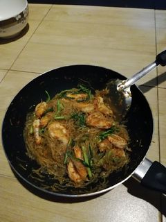 รูปของ วุ้นเส้นกุ้งผัดกะปิ ใส่กระเฉด