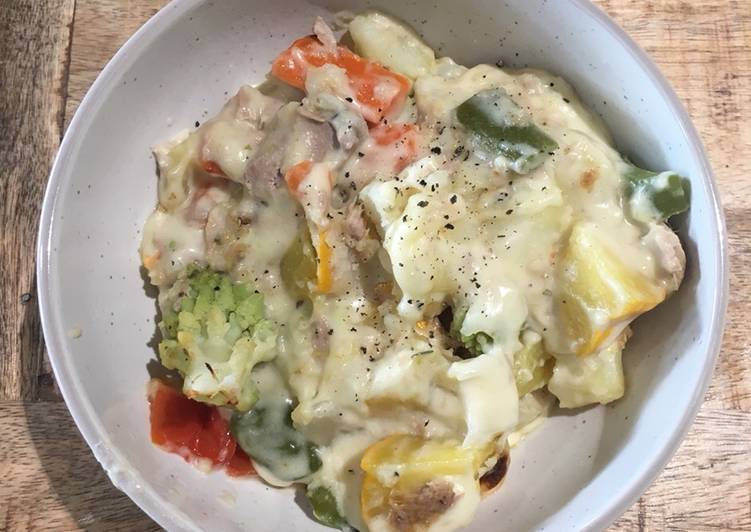 Slow Cooker Recipes for Cheesy Tuna &amp; Mixed Veg Bake