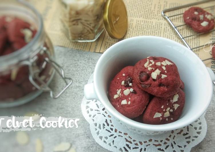 Red velvet cookies