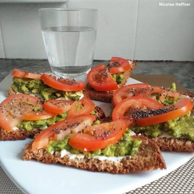 Bruschettas Italianas en 5 minutos Receta de Nicolás Haffner- Cookpad