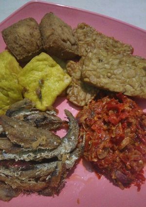 Foto resep Menu tanggal tua bahagia : Sambel bawang dan teman2nya