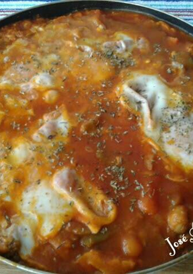Una foto de Menestra a la Andaluza con huevos cuajados