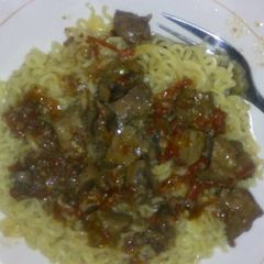 A picture of Noodles with wet fried liver.