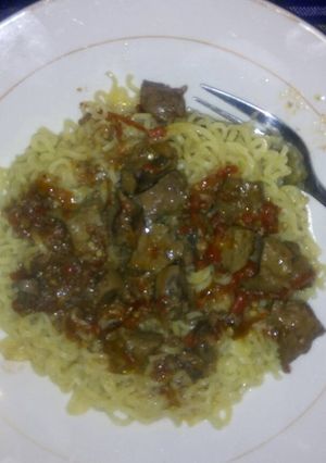 A picture of Noodles with wet fried liver.