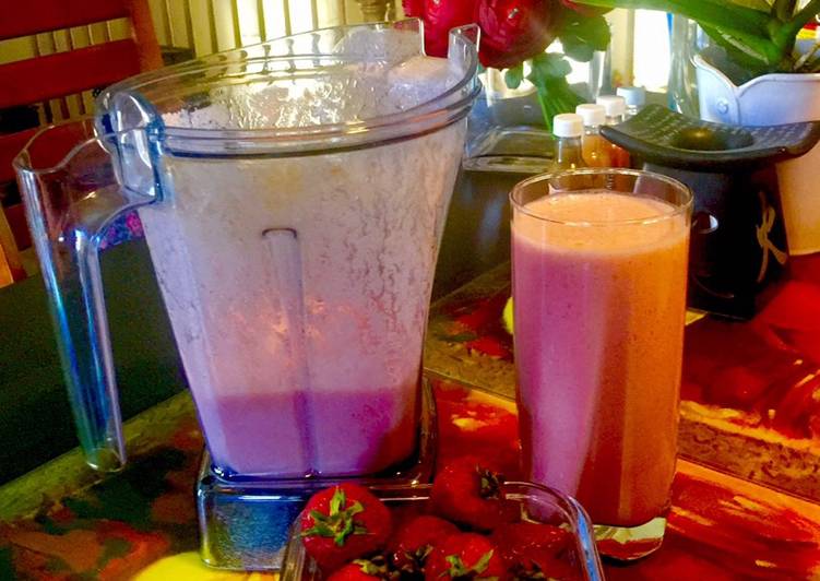 How to Prepare Homemade Strawberry Smoothie