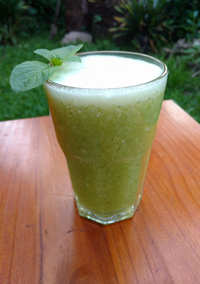 Una foto de Limonada con menta y cedrón 🌿