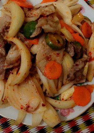 Hình của món Sườn sụn sốt chua ngọt.