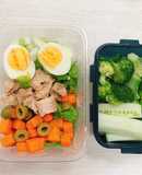 Salad cá ngừ ngâm dầu + sốt dầu xì