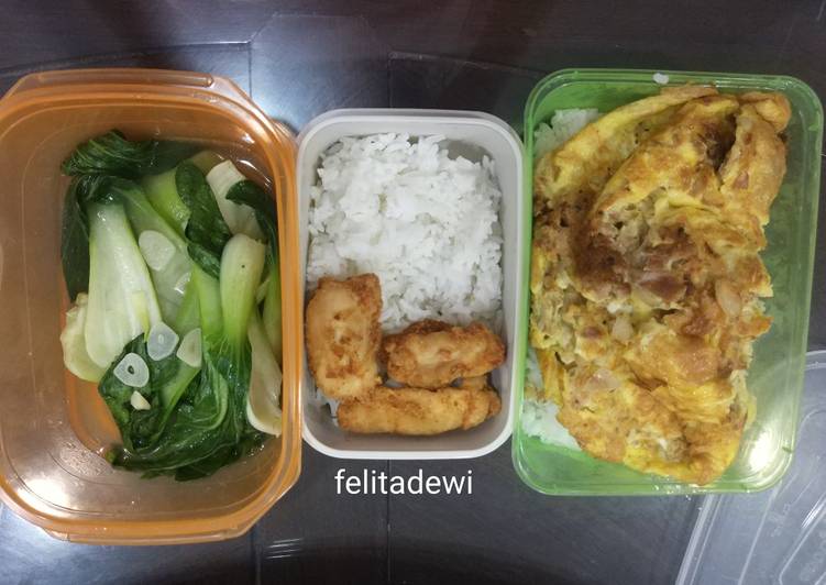Bekal Sekolah/Kantor: Tumis Pakchoy, Ayam Tepung, Tuna Omelette