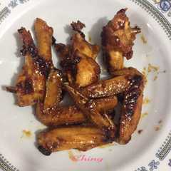 A picture of Honey spicy chicken wings.