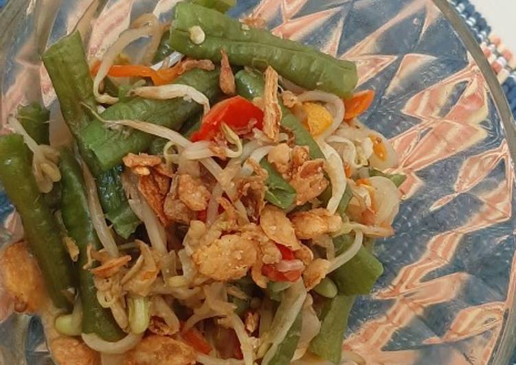 Tumis kacang panjang tauge udang rebon