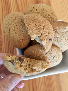Una foto de Galletas con pepitas de chocolate fáciles y muy ricas