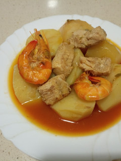 Una foto de Patatas con Atún y langostinos, sabor Cookpad, en olla express