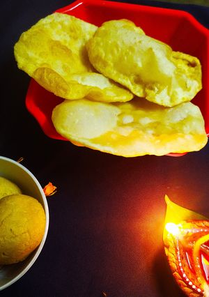 লুচি (luchi recipe in bengali) রেসিপির প্রধান ছবি