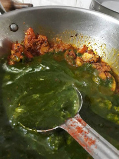 पालक आलू टमाटर (Palak Aalu Tomatar recipe in hindi) रेसिपी मुख्य फोटो